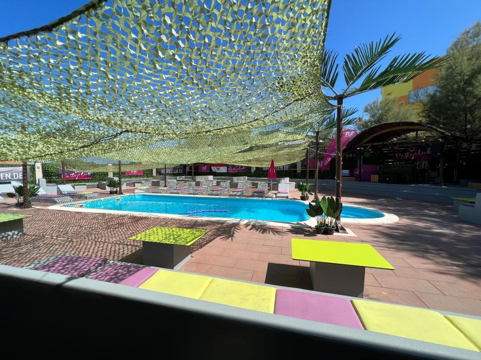 Hostel Zrce All Inclusive- All You Can Drink And Eat! (Adults Only) Novalja Εξωτερικό φωτογραφία